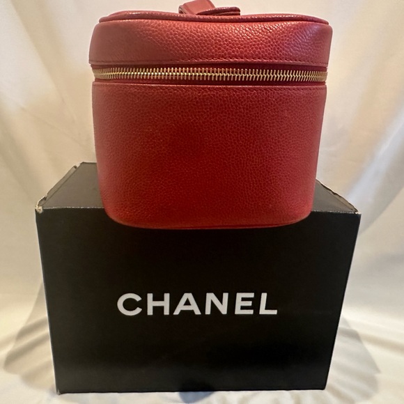 CHANEL Vanity-Cosmetic Case/ Red Caviar - Picture 4 of 10